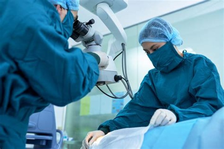 How does iridotomy work?