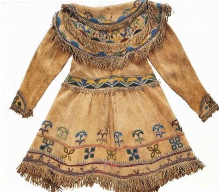 What did the algonquins wear?